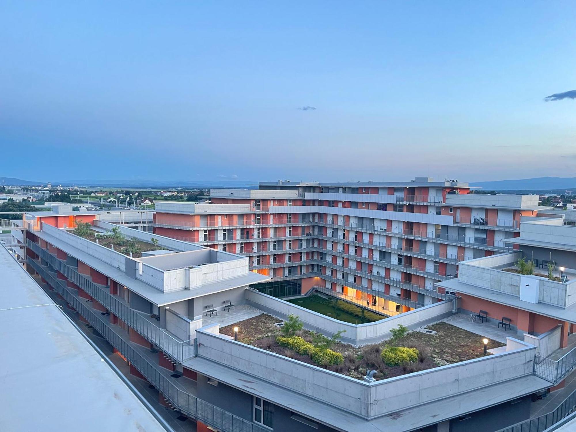 100 Qm Penthouse, Self-Check-In, 2 Parkplaetze Lejlighed Graz Eksteriør billede